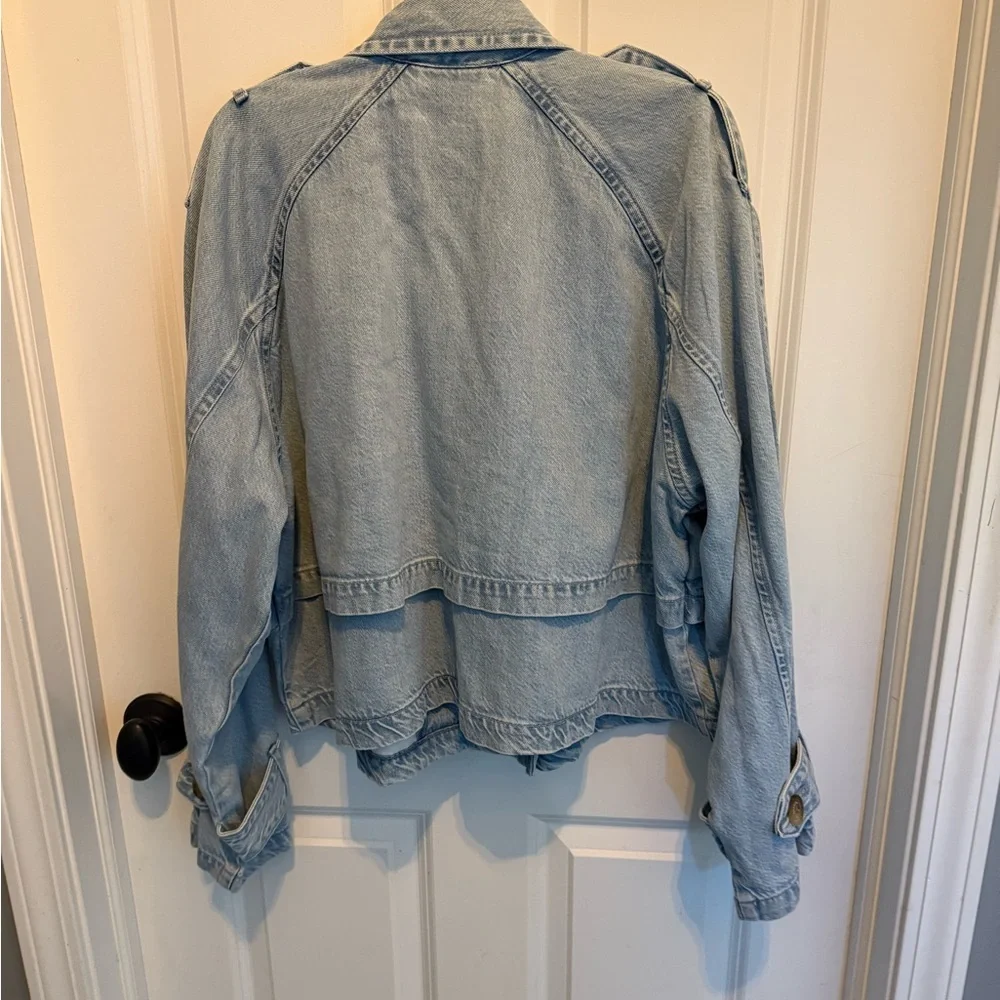 American Eagle Outfitters Light Wash Denim Jacket - Picture 3 of 3